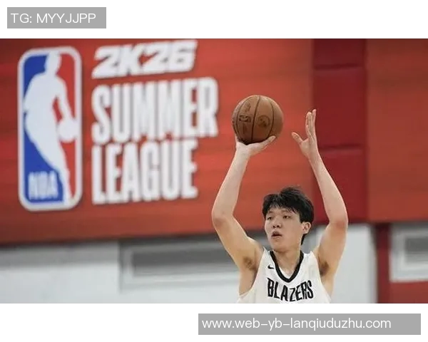 克林根谈与杨瀚森默契配合每日争抢篮板共同提升技艺